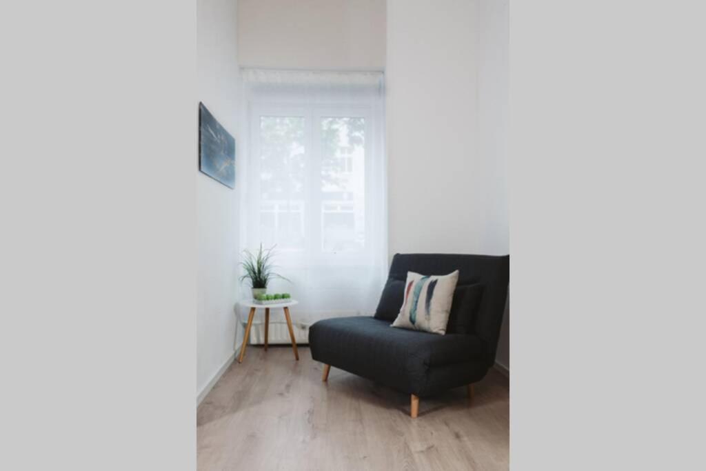 City Apartment Near Shooping Center, 6 Guests Берлин Екстериор снимка