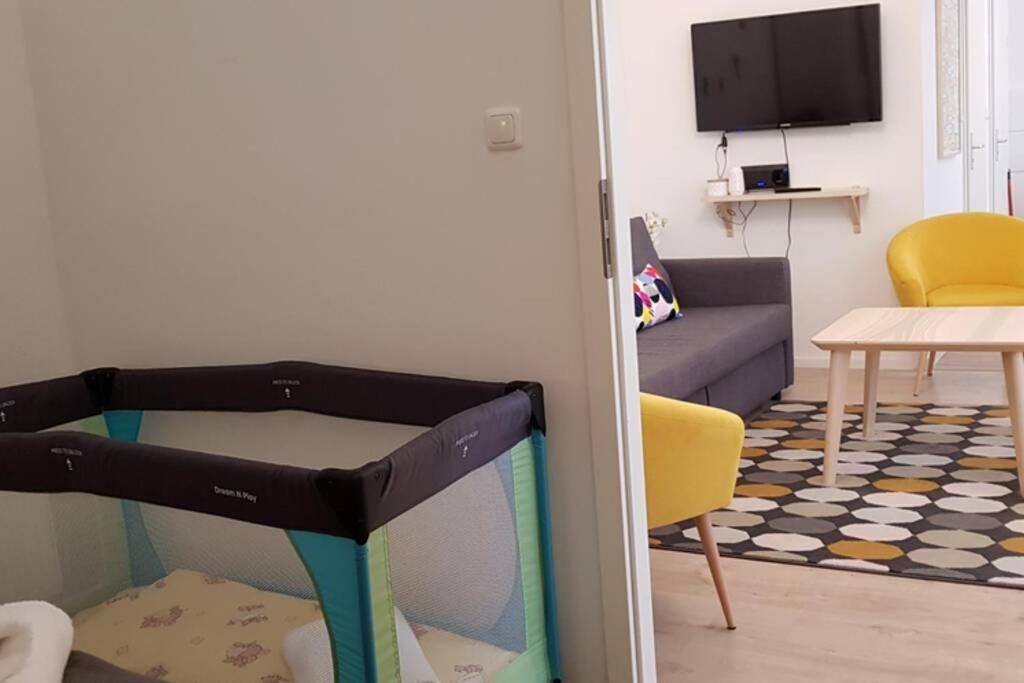 City Apartment Near Shooping Center, 6 Guests Берлин Екстериор снимка